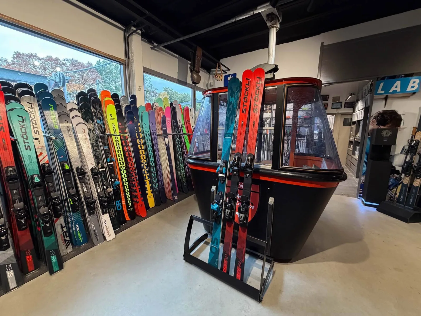 Alquilar esquís y snowboard por internet facilita el equipamiento para la temporada de invierno