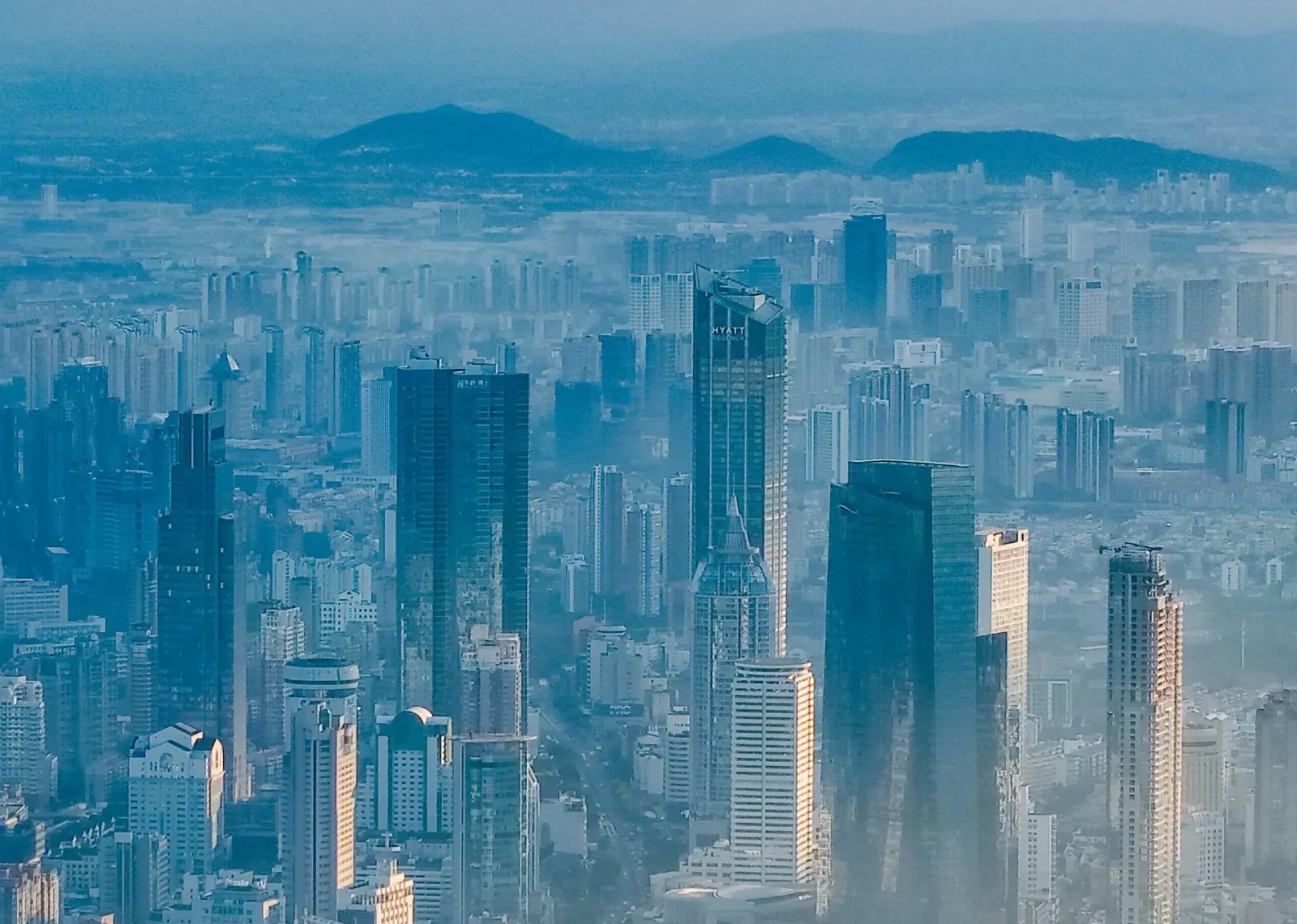 Crece la industria de esquí bajo techo en China ante el aumento del calor estival