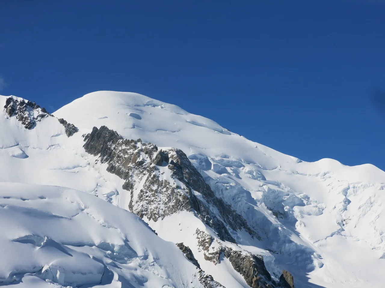Escaladores en Mont Blanc ignoran cierres y deben pagar evacuación en helicóptero