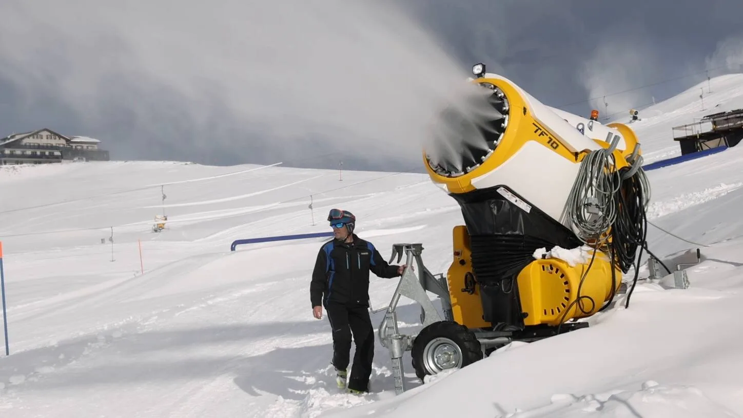 Estación suiza busca usar sus cañones de nieve para apoyar en incendios forestales