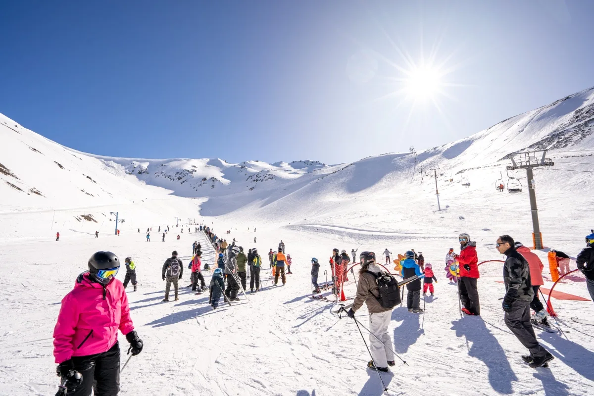 La Hoya mantiene buenas condiciones de nieve y aumenta el turismo brasileño