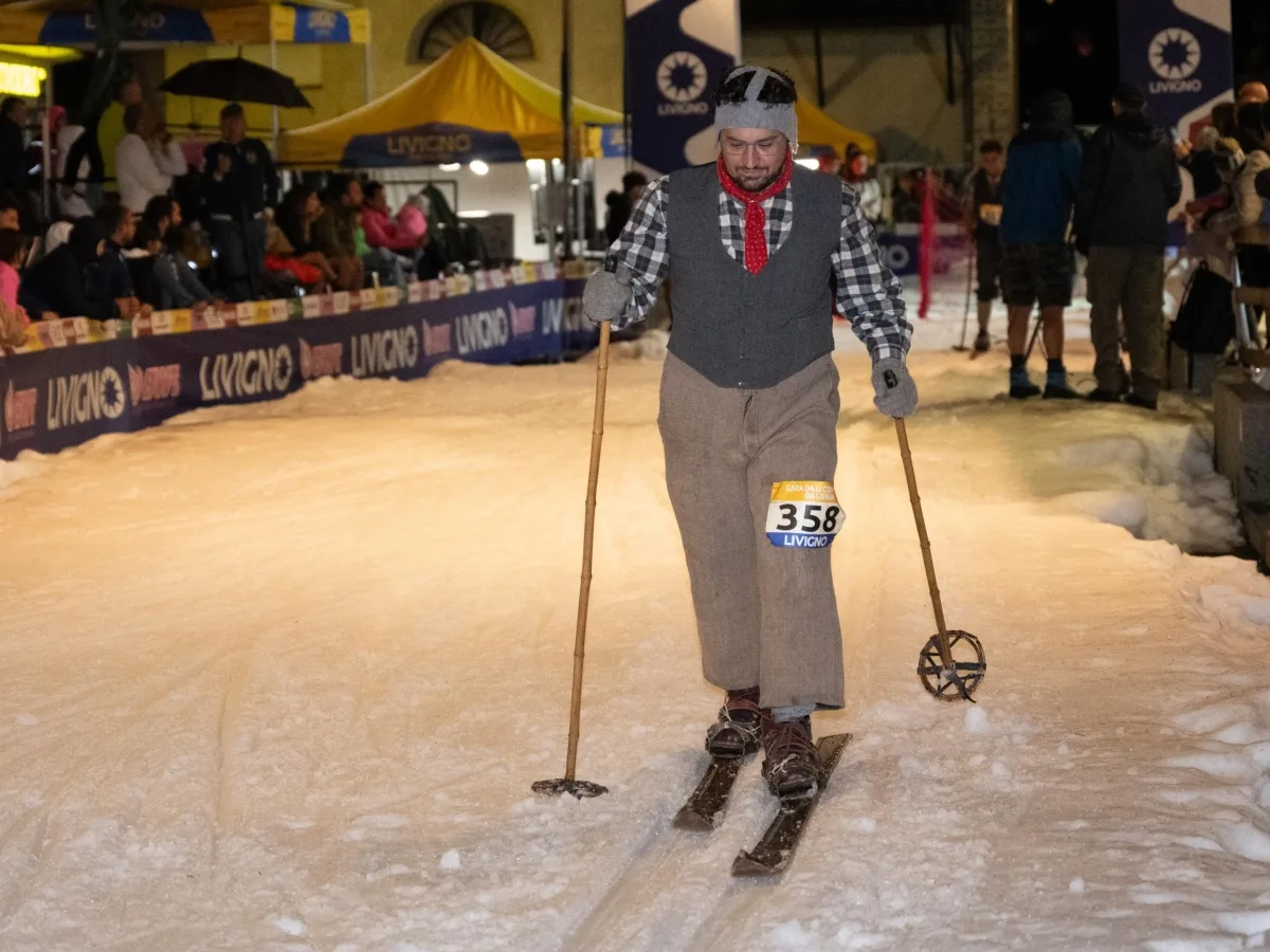 Livigno mantiene la tradición con la Gara da li Contrada de esquí de fondo en agosto