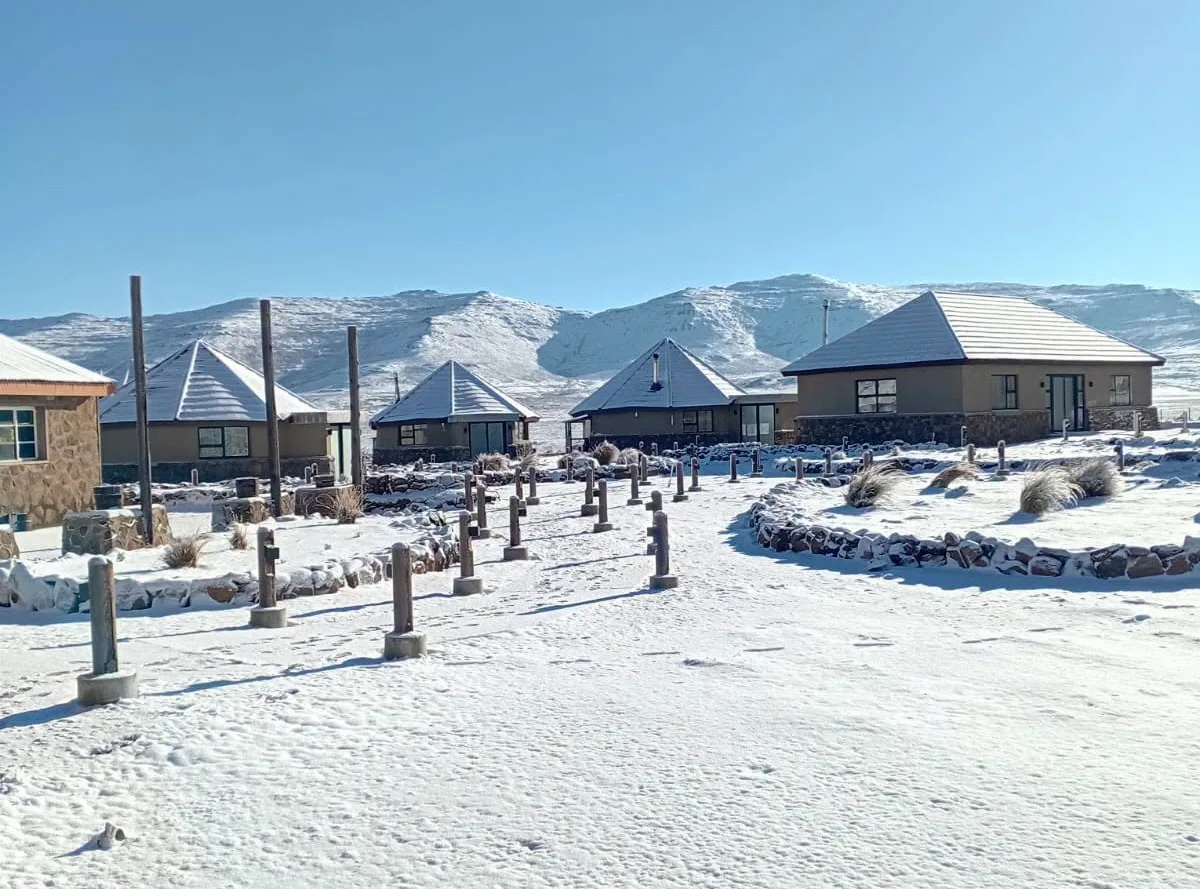 Nuevas nevadas cubren las montañas de Sudáfrica y Lesoto en invierno austral
