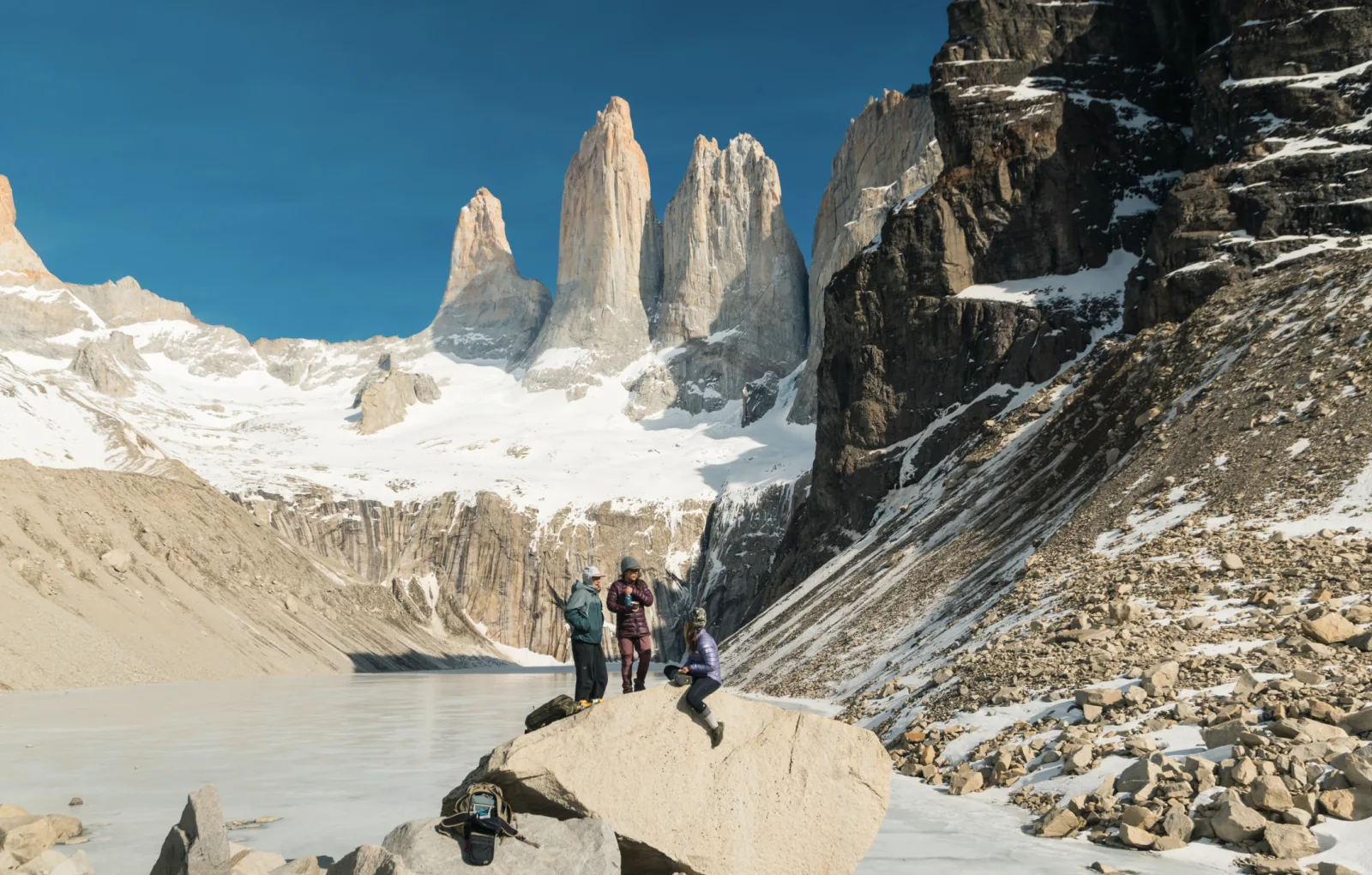 Tres mujeres protagonizan un intento pionero en el remoto Cerro Balmaceda de Patagonia